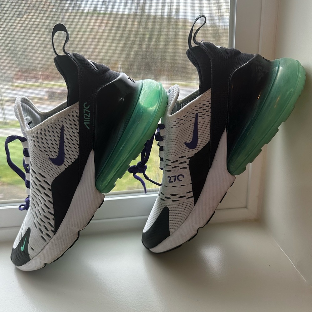 Nike 270s